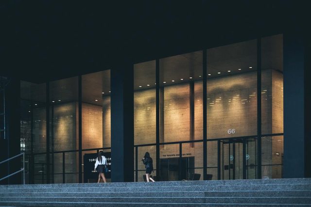 Office Building — Verne Ho, CC0 1.0, stocksnap